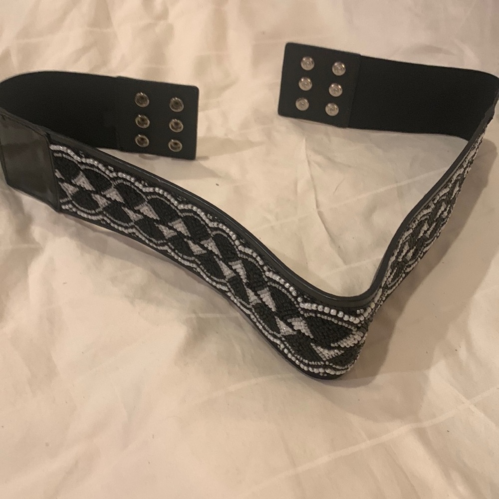 Black and white wrap around belt